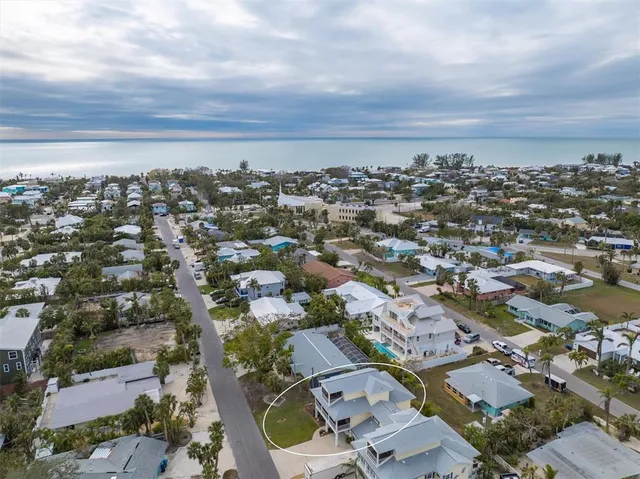 $1,200,000 | 220 82nd Street, Holmes Beach, FL 34217