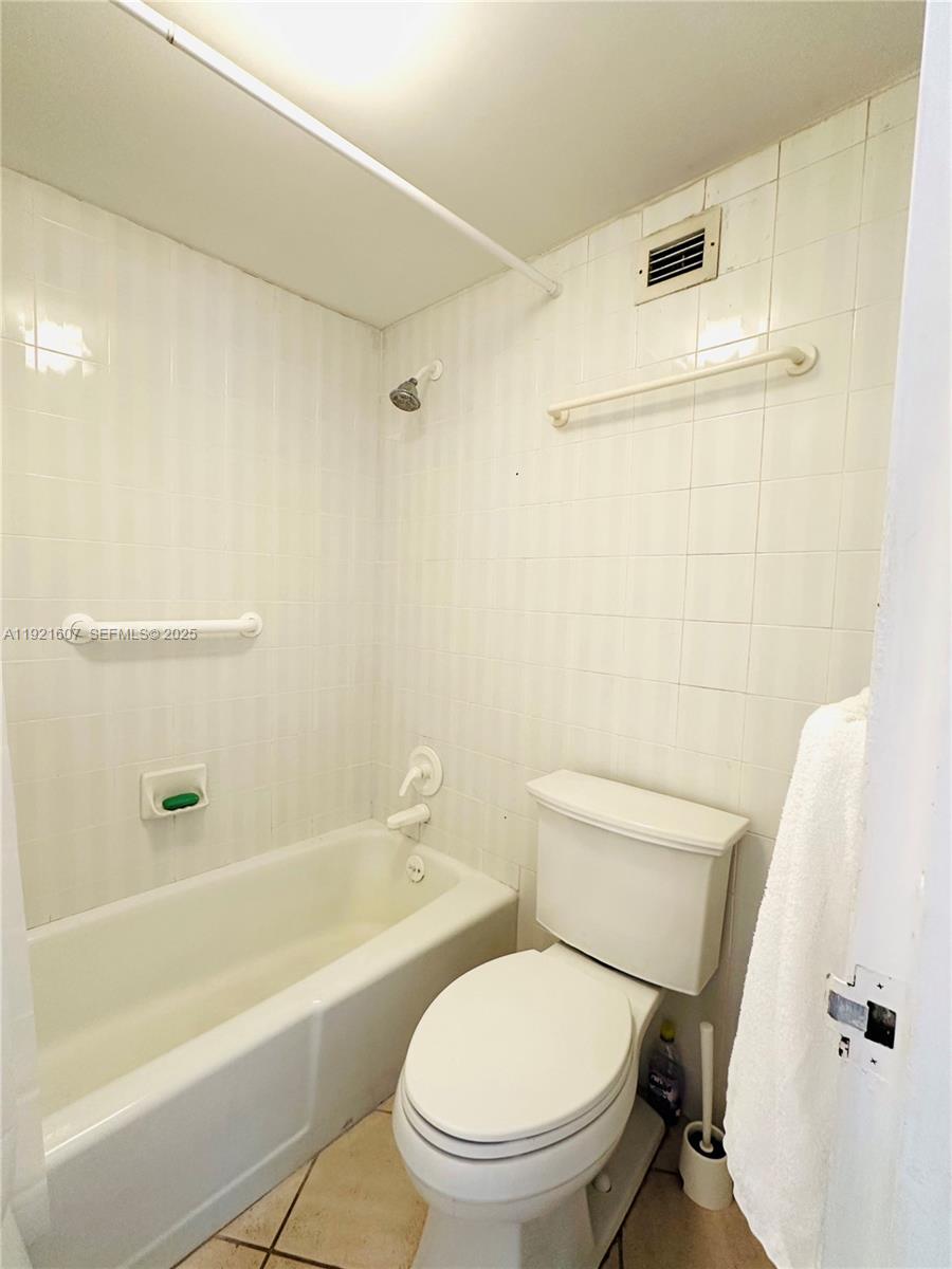 100 Lincoln Road, Unit 1427 Miami Beach, FL 33139 - Photo 27 of 32 a white toilet sitting next to a bath tub