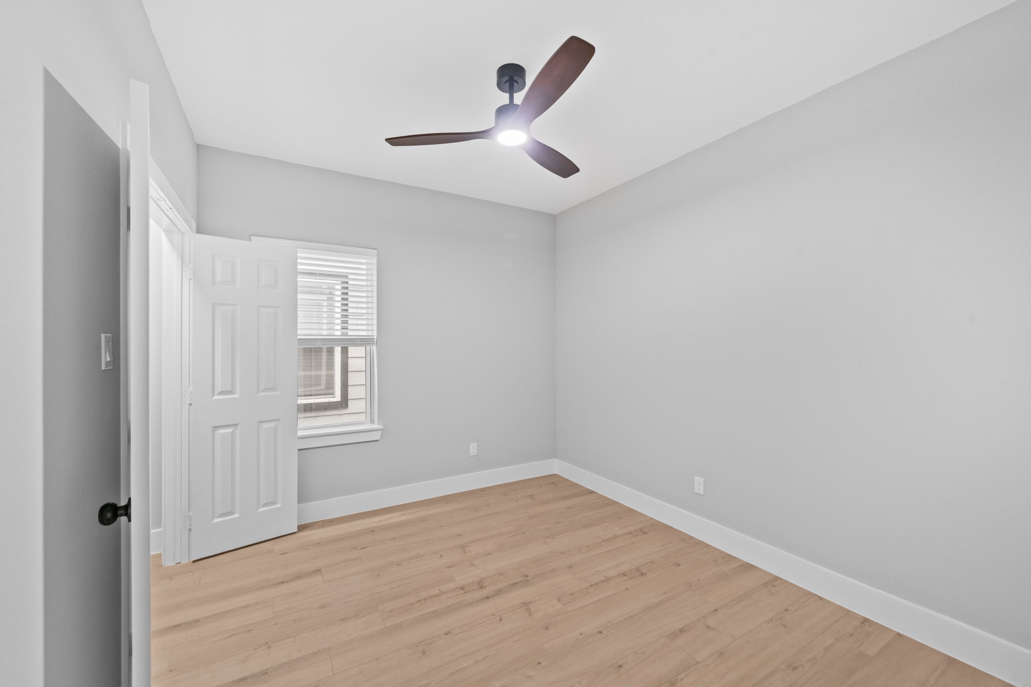 9918 Fillmore Street Houston, TX 77029 - Photo 13 of 35 an empty room with wooden floor and windows