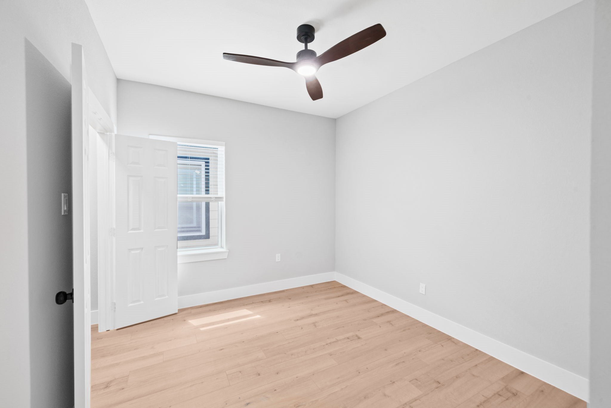 9918 Fillmore Street Houston, TX 77029 - Photo 29 of 35 an empty room with a ceiling fan and window