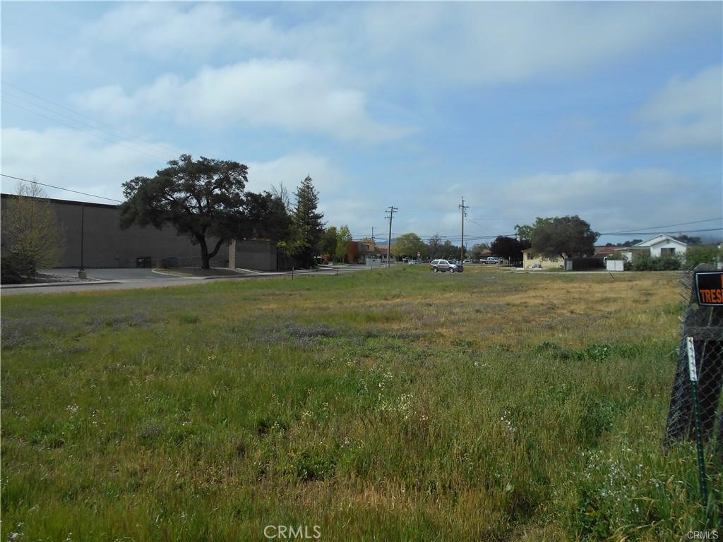 0 Cascada Road Atascadero, CA 93422 - Photo 2 of 11 a big yard with lots of green space and fog