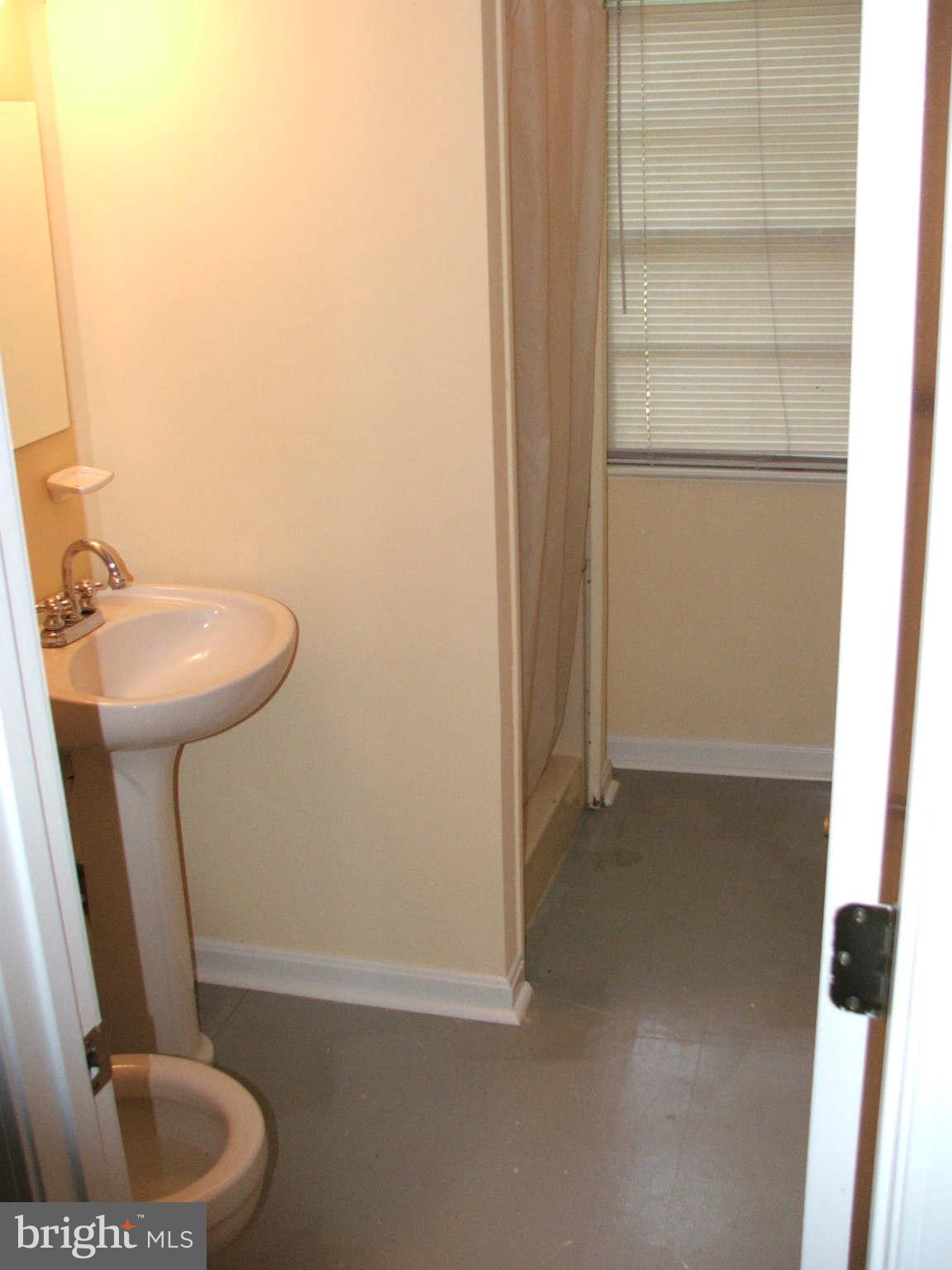 6508 Kalmia Street Springfield, VA 22150 - Photo 16 of 21 Bath