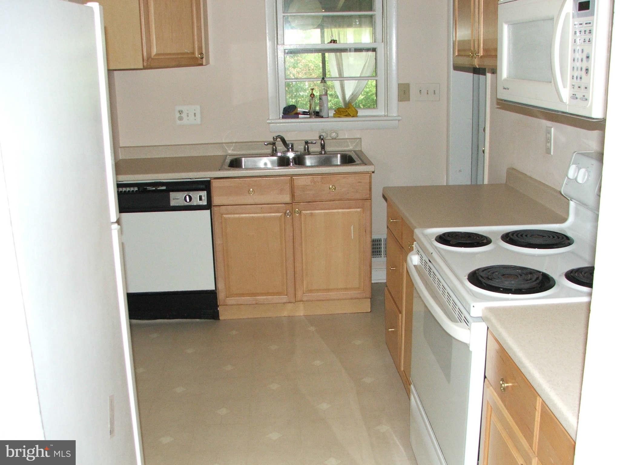 6508 Kalmia Street Springfield, VA 22150 - Photo 4 of 21 Kitchen