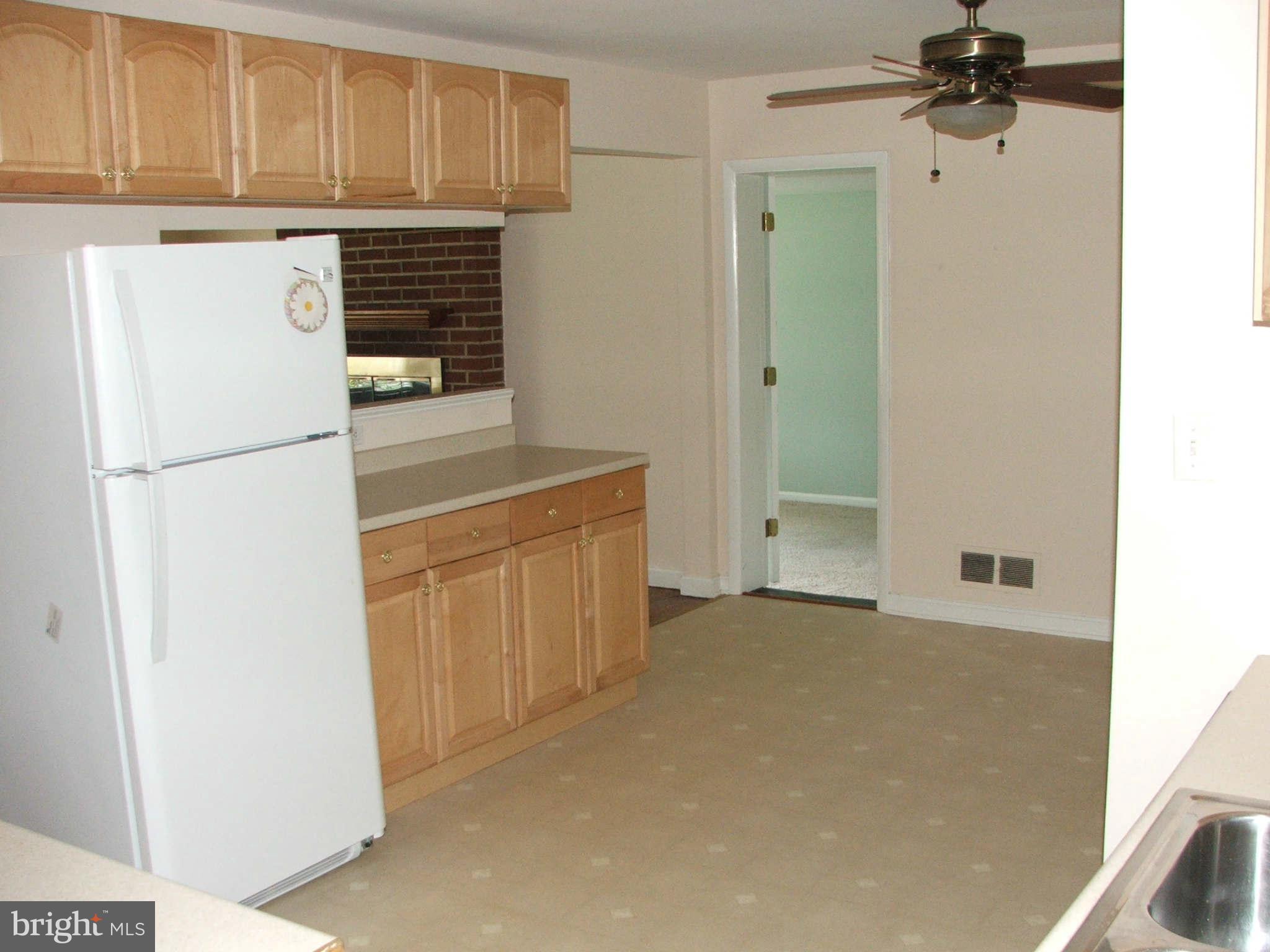 6508 Kalmia Street Springfield, VA 22150 - Photo 6 of 21 Kitchen
