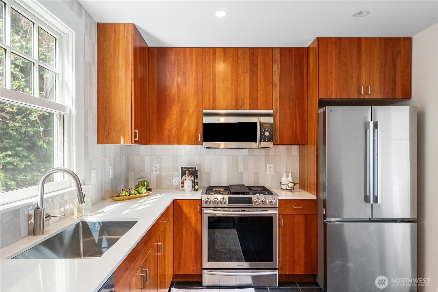 603 38th Avenue Seattle, WA 98122 - Photo 8 of 40