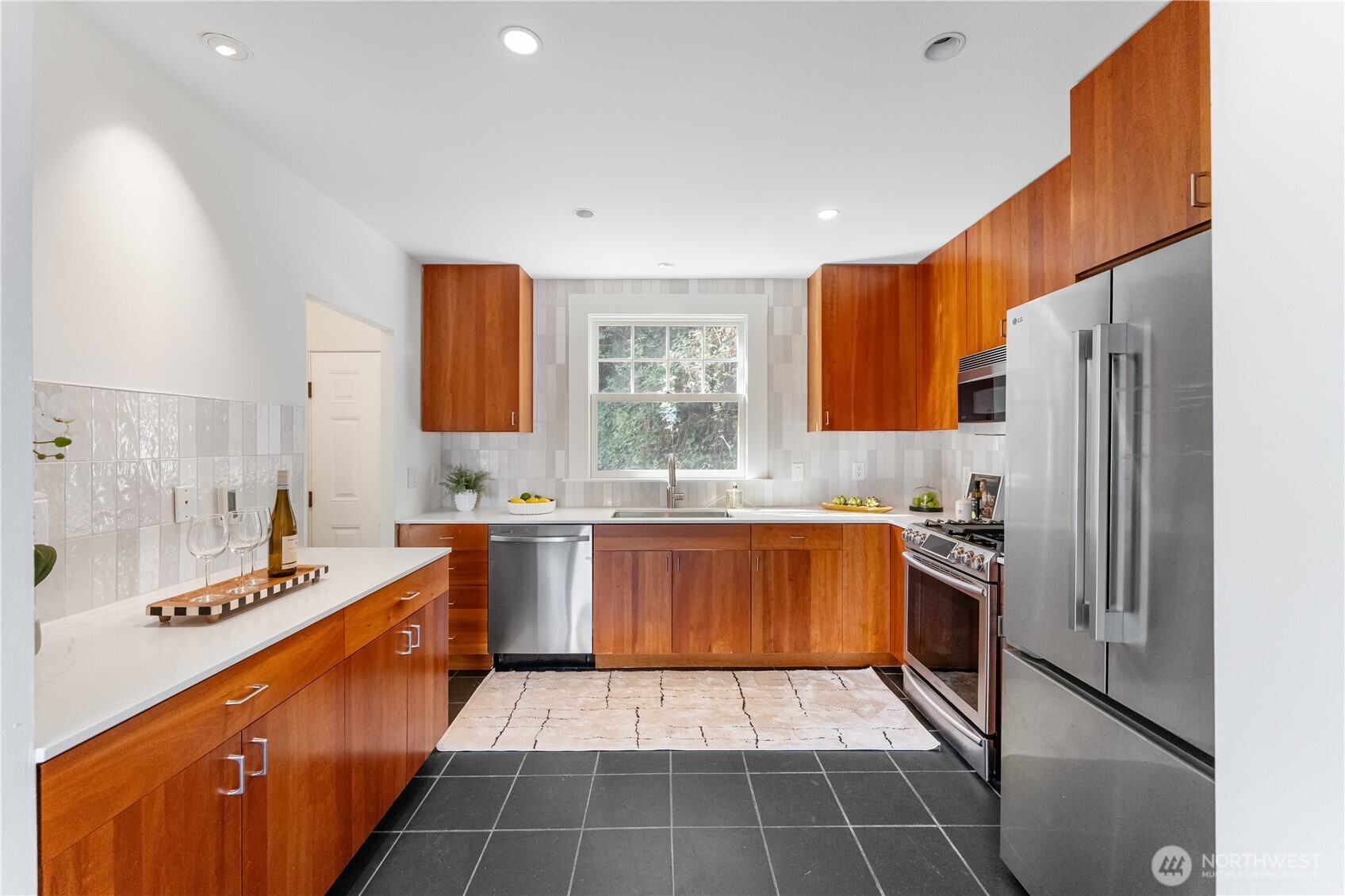 603 38th Avenue Seattle, WA 98122 - Photo 9 of 40