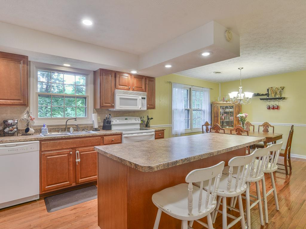 1053 Amersham Road Kingsport, TN 37660 - Photo 14 of 29 LARGE ISLAND