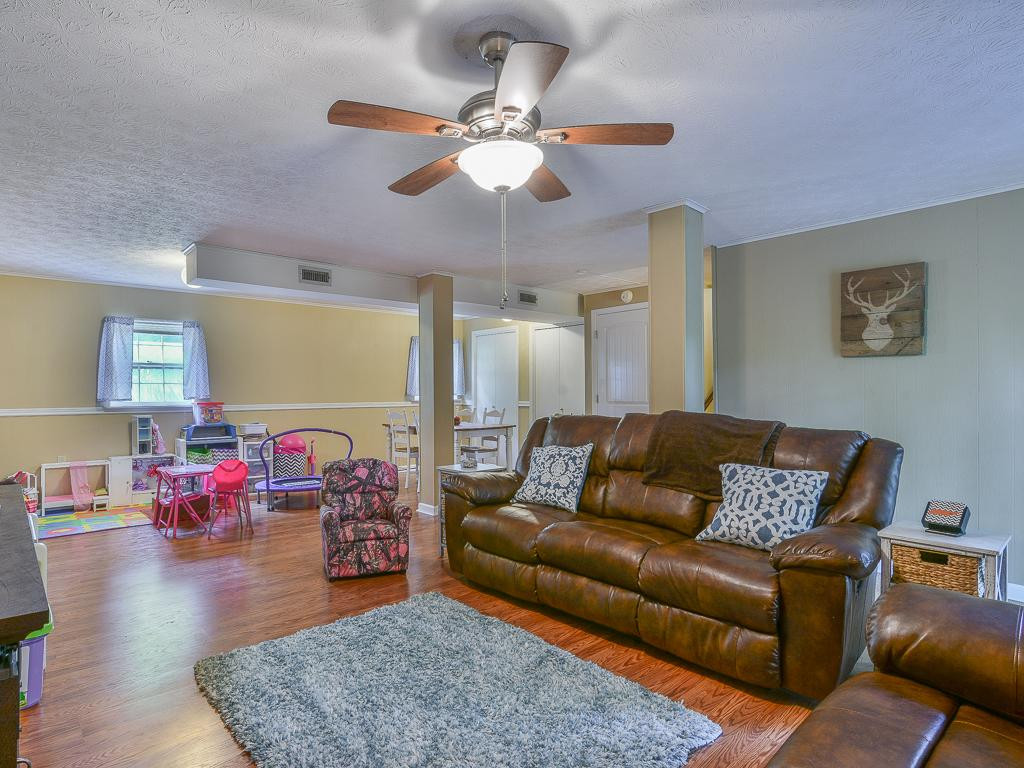 1053 Amersham Road Kingsport, TN 37660 - Photo 19 of 29 REC ROOM WNEW FLOORING