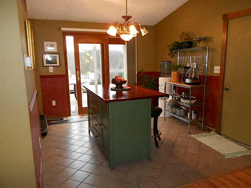 127 Pintail Road Gibsonia, PA 15044 - Photo 4 of 20 Kitchen.