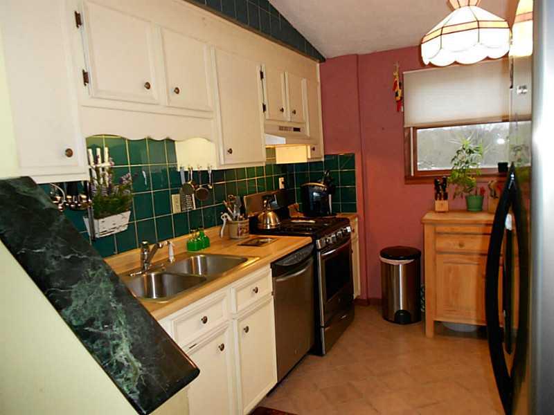 127 Pintail Road Gibsonia, PA 15044 - Photo 5 of 20 Kitchen.