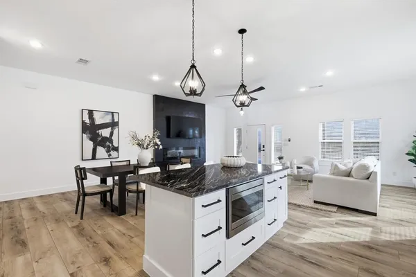 $4,500 | 901 Elsbeth Street, Dallas, TX 75208
