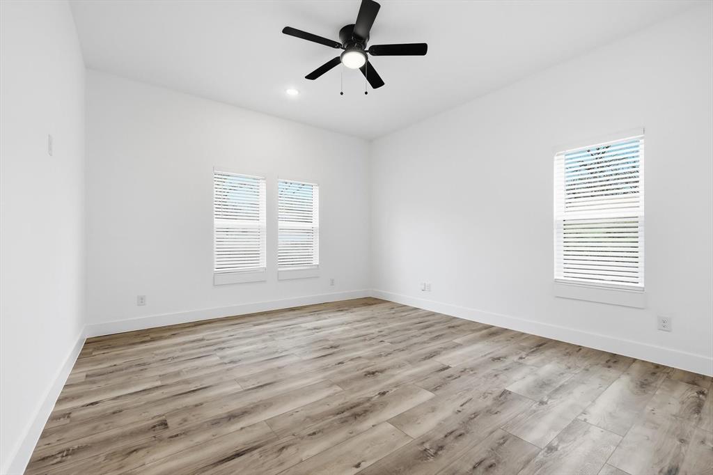 901 Elsbeth Street Dallas, TX 75208 - Photo 30 of 40