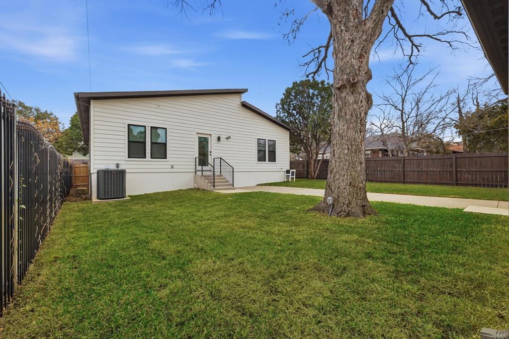 901 Elsbeth Street Dallas, TX 75208 - Photo 36 of 40
