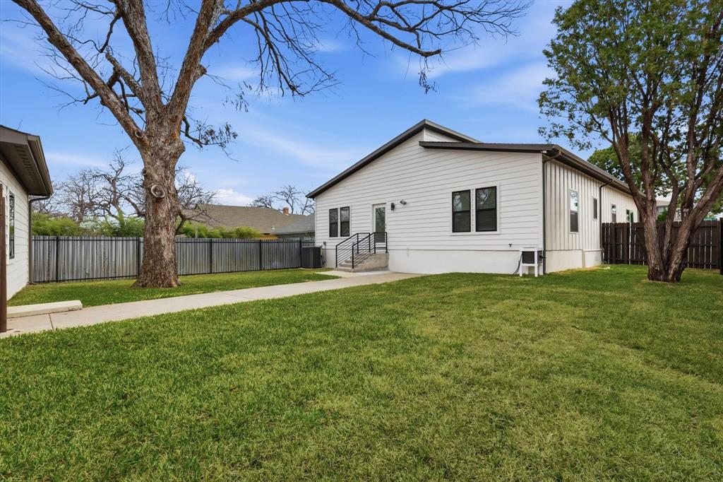 901 Elsbeth Street Dallas, TX 75208 - Photo 38 of 40