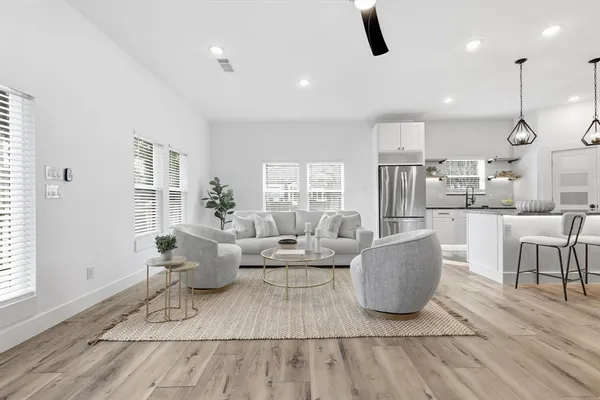 $4,500 | 901 Elsbeth Street, Dallas, TX 75208