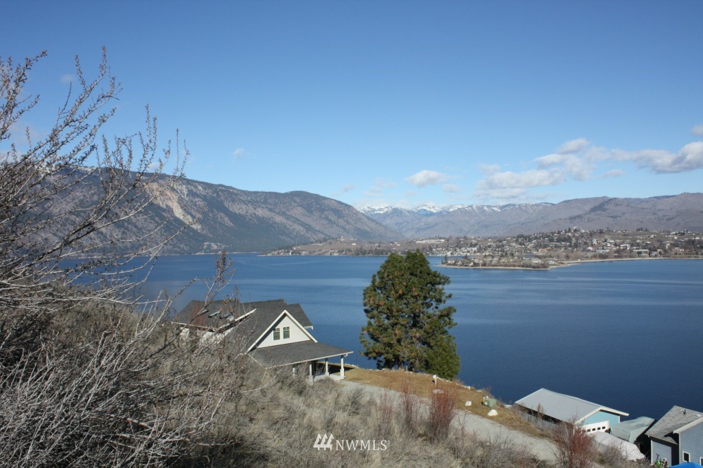 4507 South Lakeshore Road Chelan, WA 98816 - Photo 2 of 6 Gallery Image 2