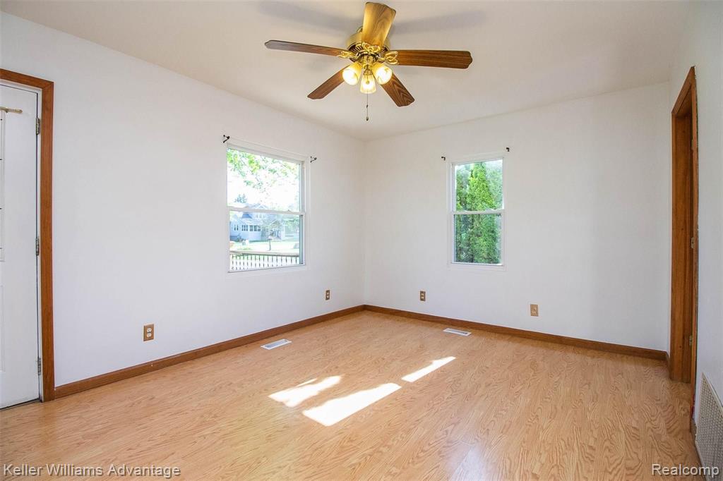 29541 King Road Romulus, MI 48174 - Photo 5 of 43