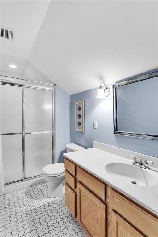 2333 Lesnett Road Pittsburgh, PA 15241 - Photo 16 of 25 a bathroom with a sink toilet a mirror and shower