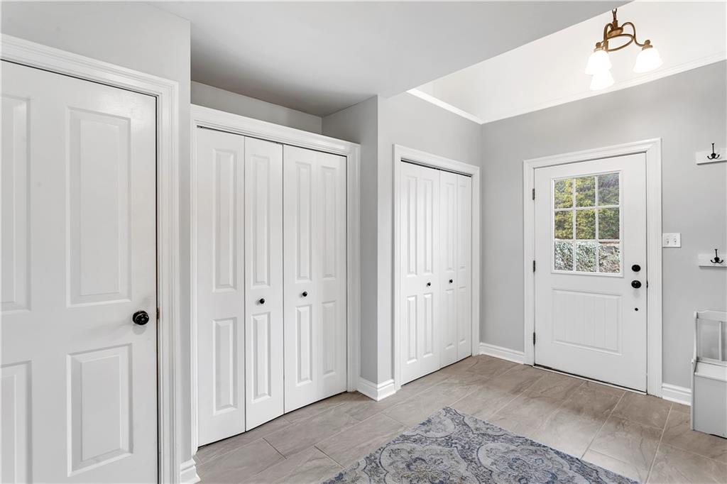 2333 Lesnett Road Pittsburgh, PA 15241 - Photo 18 of 25 a view of a livingroom with an entryway