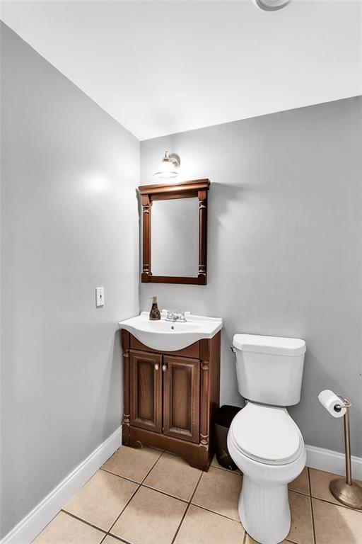 2333 Lesnett Road Pittsburgh, PA 15241 - Photo 20 of 25 a bathroom with a toilet a sink and mirror