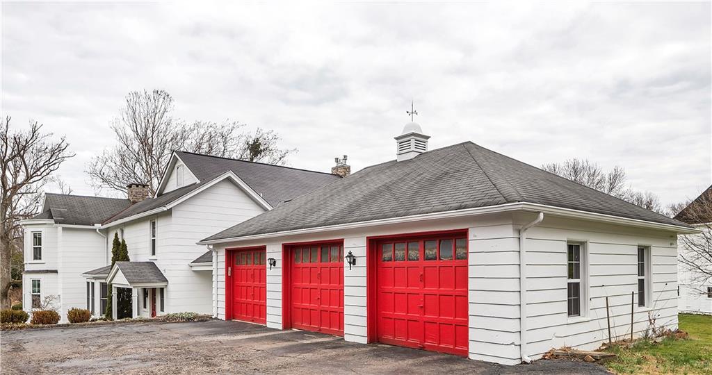 2333 Lesnett Road Pittsburgh, PA 15241 - Photo 24 of 25 a view of a house with garage