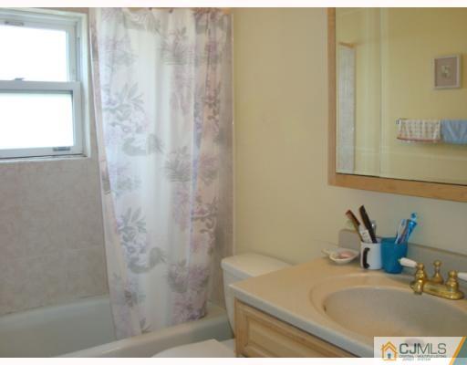 193 Evergreen Road, Unit 13B Edison, NJ 08837 - Photo 3 of 4 Gallery Image 3