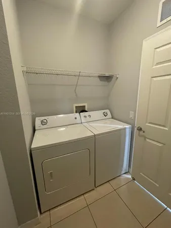 $2,000 | 2334 Grand Central Parkway, Unit 7, Orlando, FL 32839