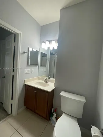 $2,000 | 2334 Grand Central Parkway, Unit 7, Orlando, FL 32839