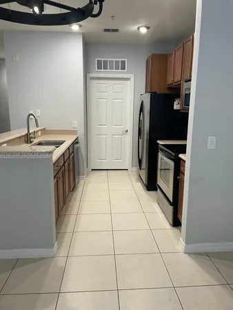 $2,000 | 2334 Grand Central Parkway, Unit 7, Orlando, FL 32839