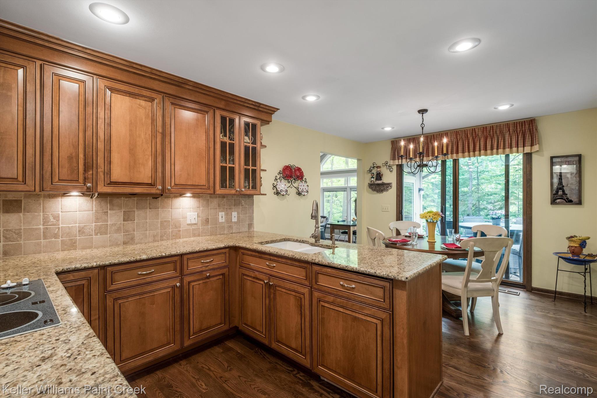1365 Kingsview Avenue Rochester, MI 48309 - Photo 19 of 48 Kitchen