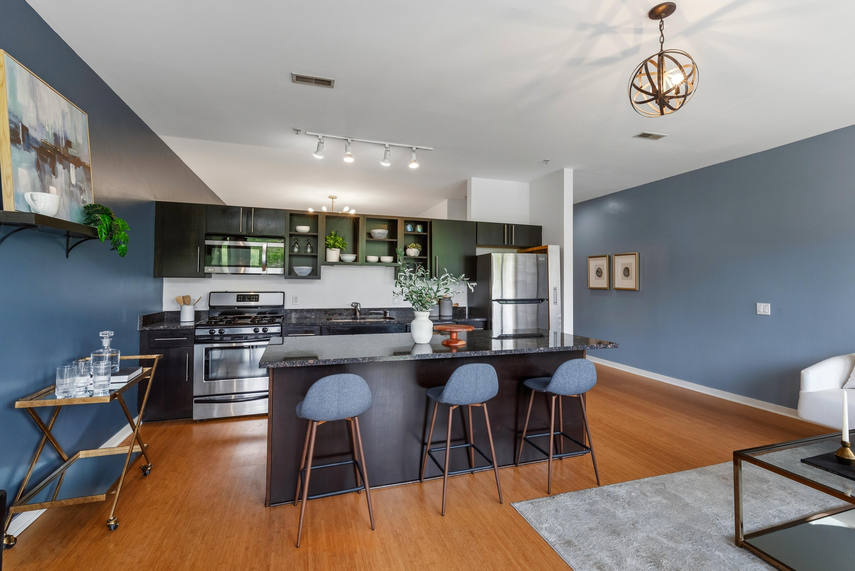 1902 North Commerce Street, Unit 504 Milwaukee, WI 53212 - Photo 5 of 11 y