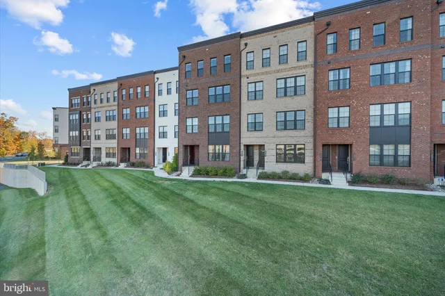 $715,000 | 22361 Roanoke Rise Terrace, Ashburn, VA 20148