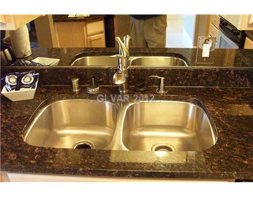 260 East Flamingo Road, Unit 329 Las Vegas, NV 89169 - Photo 6 of 10 Kitchen.