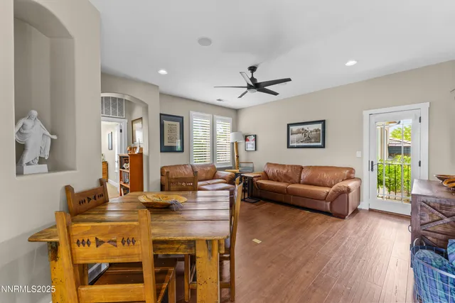 a view of a pathway with a pathway