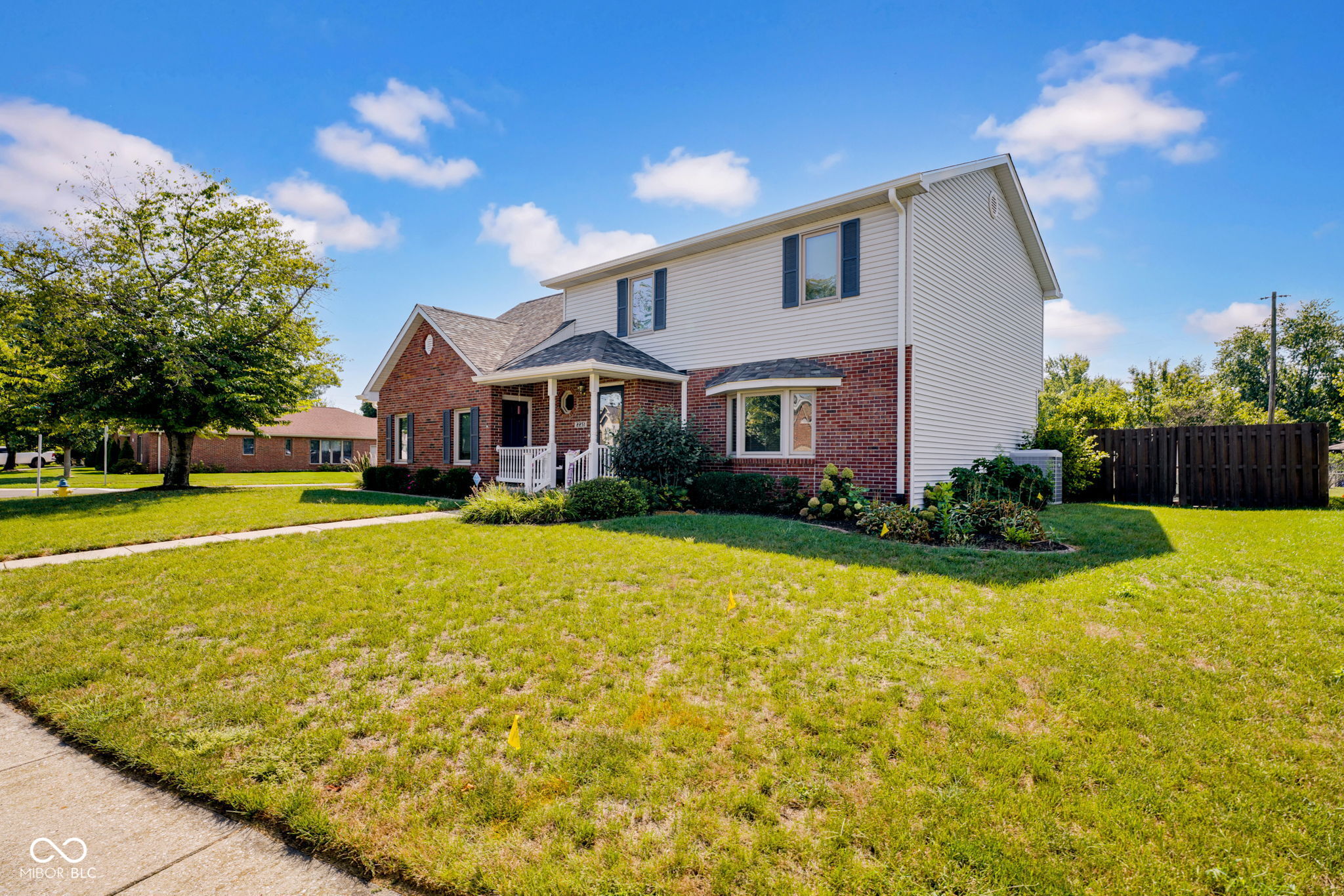 2251 Reston Lane Columbus, IN 47203 - Photo 3 of 43 Gallery Image 3