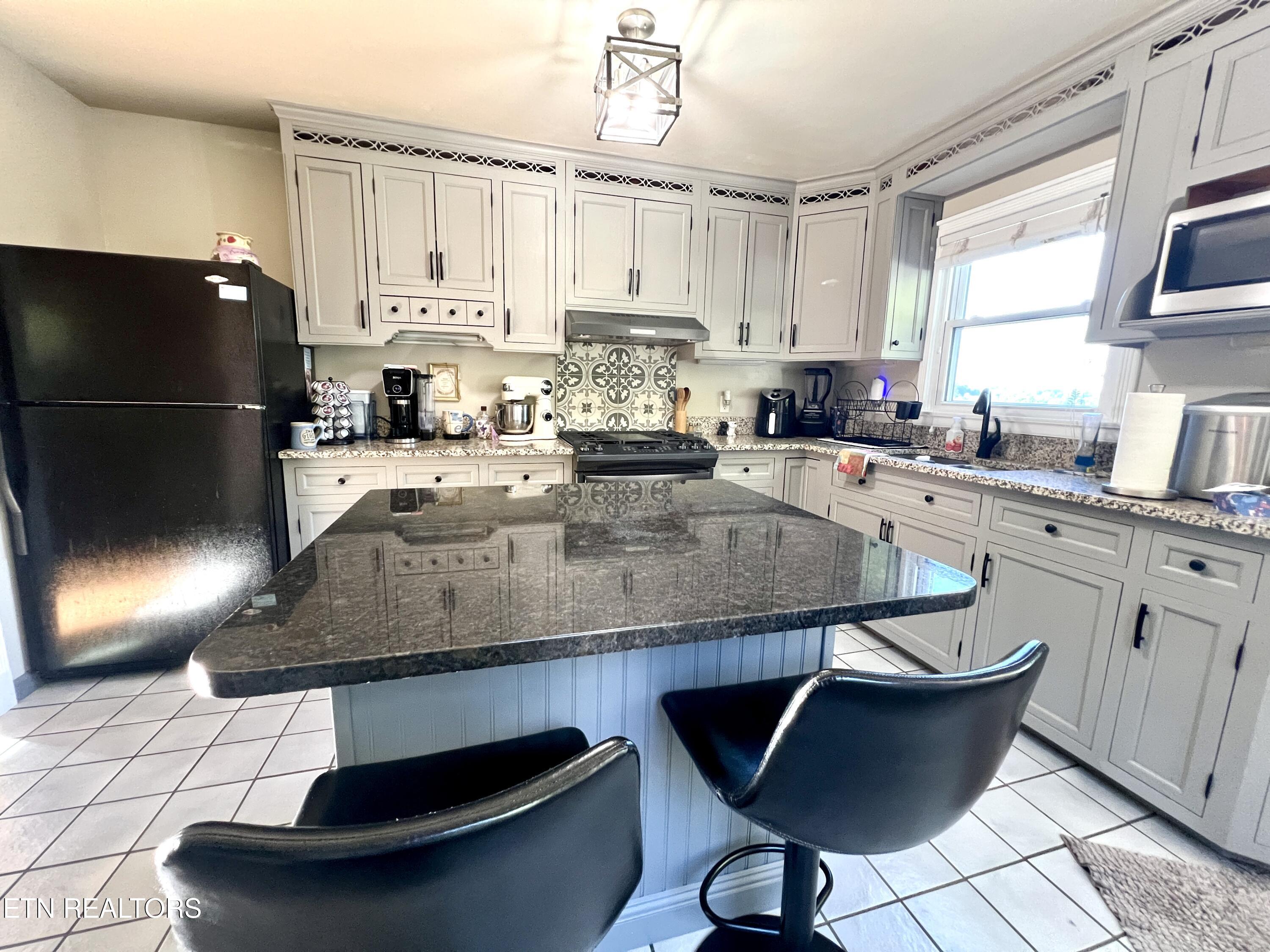 934 Flat Creek Road Sevierville, TN 37876 - Photo 2 of 32 20250929_131855760_iOS