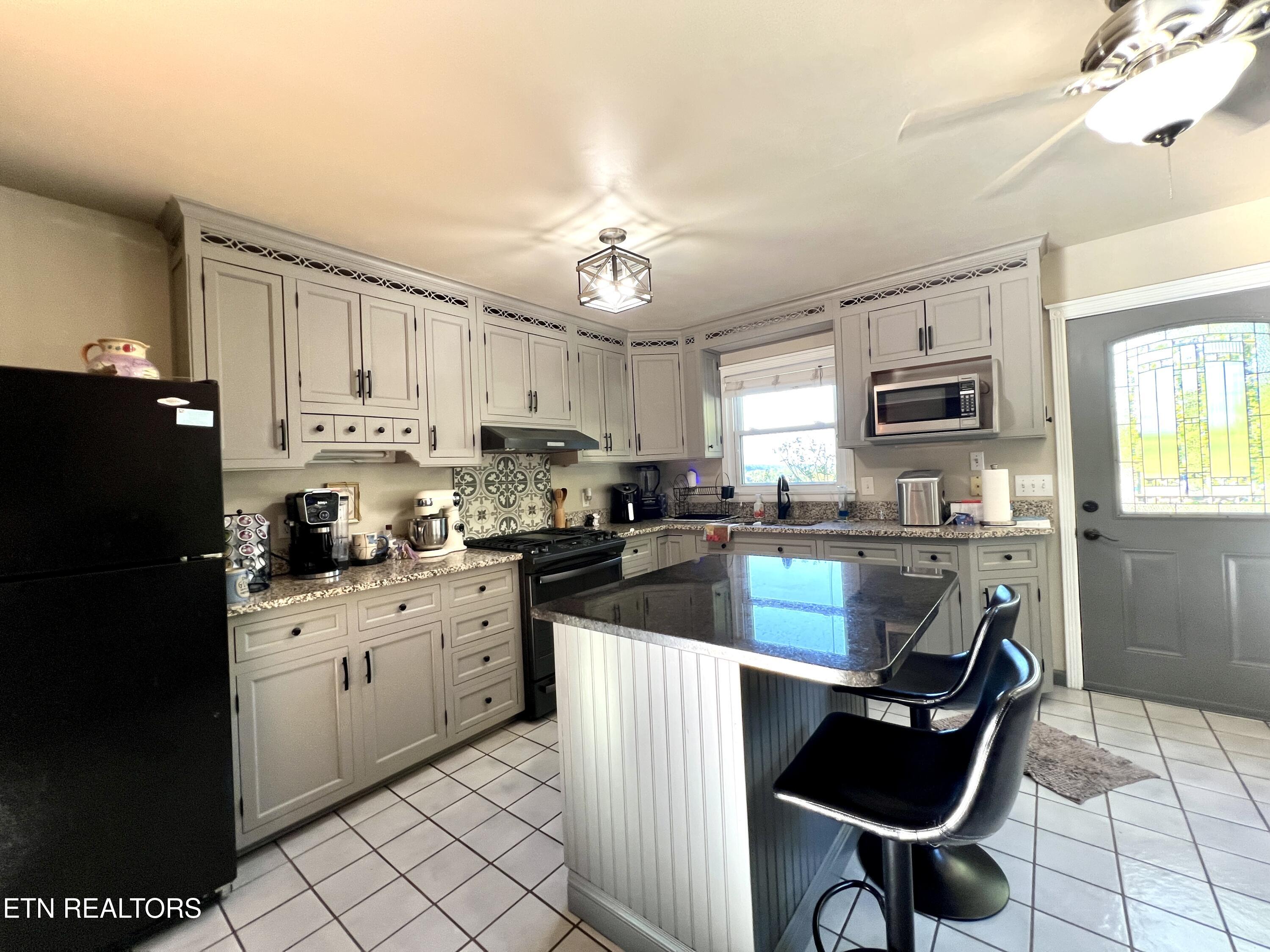 934 Flat Creek Road Sevierville, TN 37876 - Photo 4 of 32 20250929_131944151_iOS