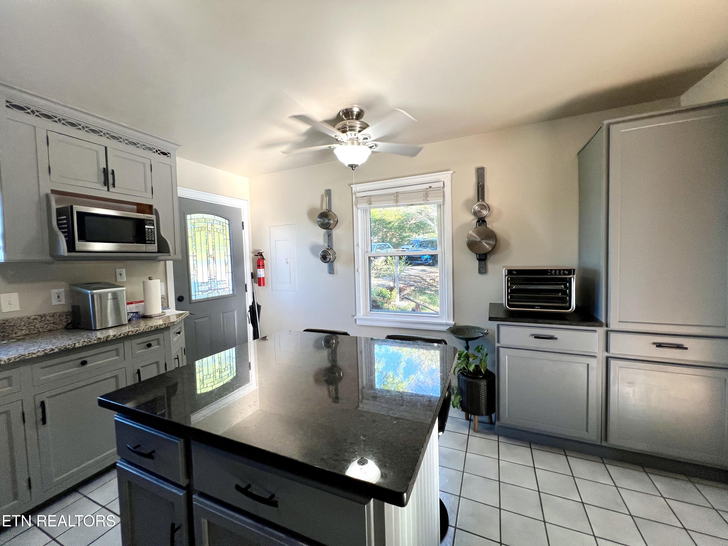 934 Flat Creek Road Sevierville, TN 37876 - Photo 5 of 32 20250929_131953723_iOS