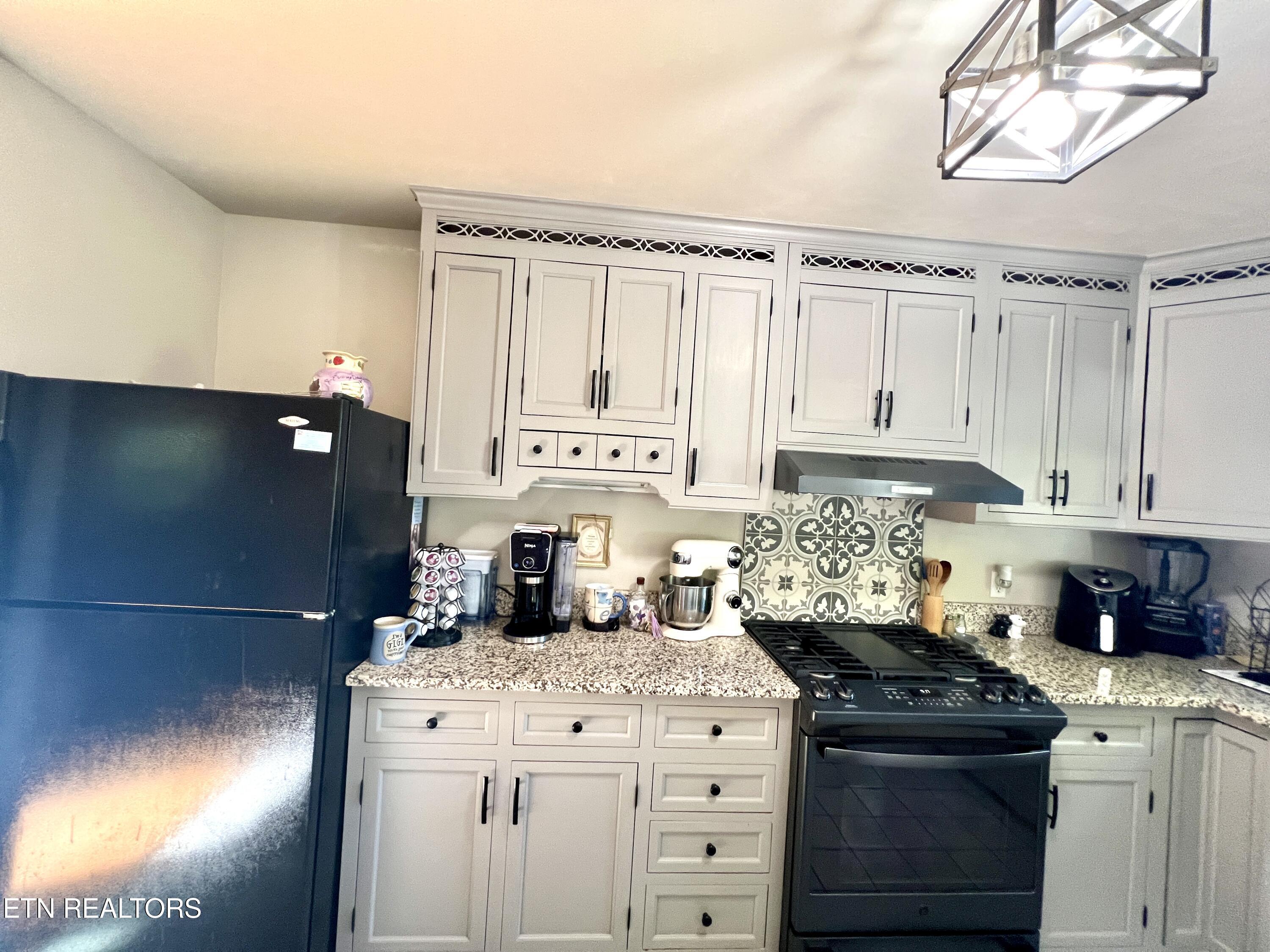 934 Flat Creek Road Sevierville, TN 37876 - Photo 6 of 32 20250929_131921589_iOS