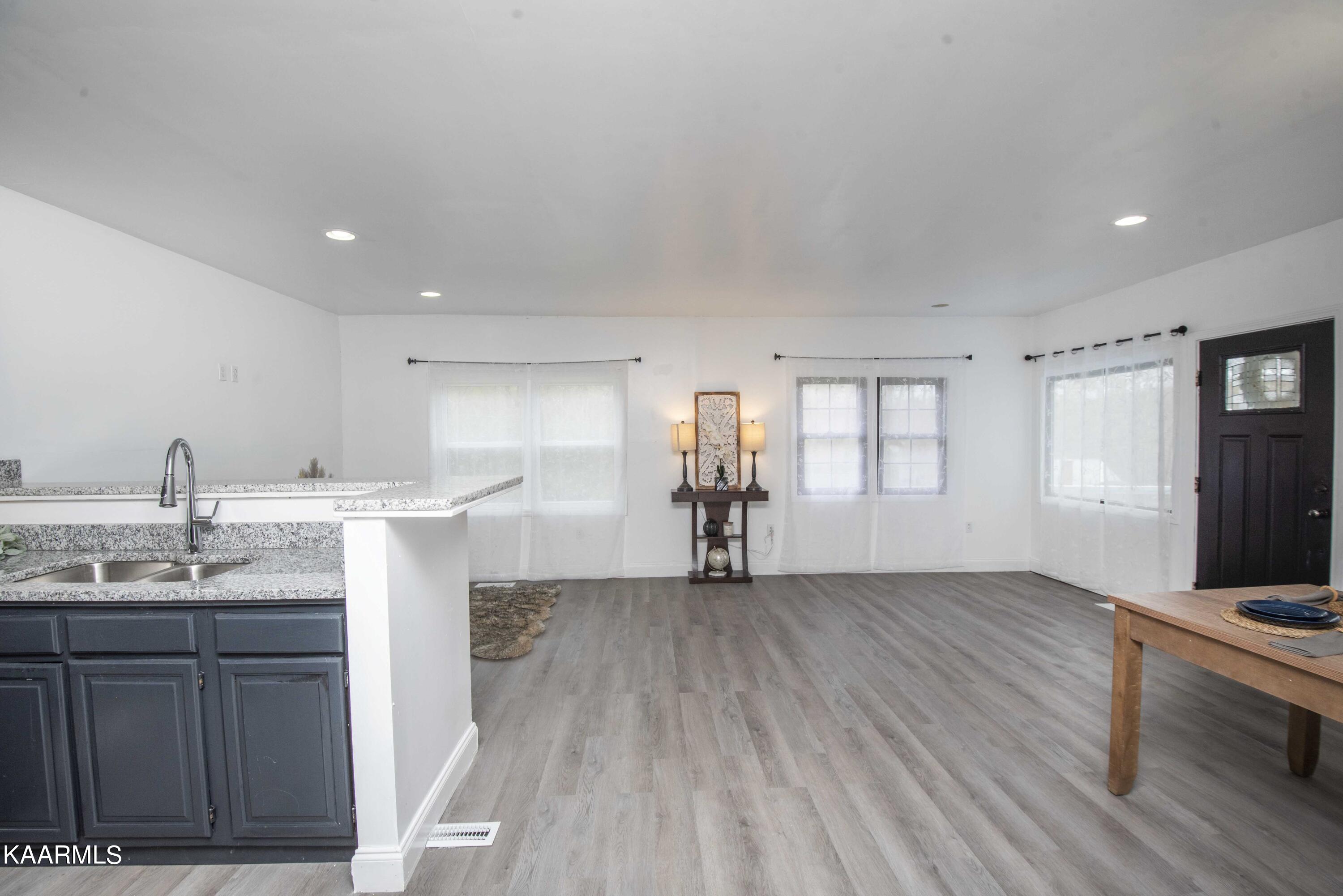 7809 Swaggerty Road Knoxville, TN 37920 - Photo 22 of 46 living 6_1