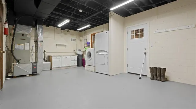 a view of utility room