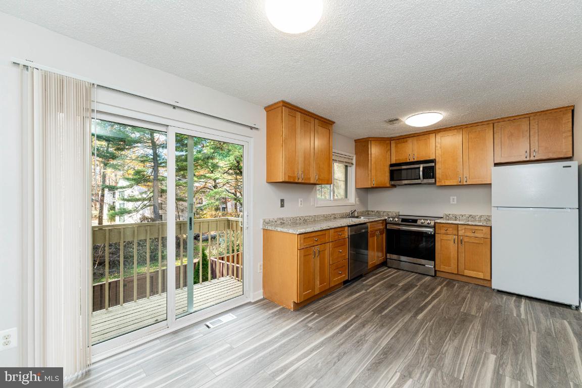 2442 Southgate Square Reston, VA 20191 - Photo 7 of 23
