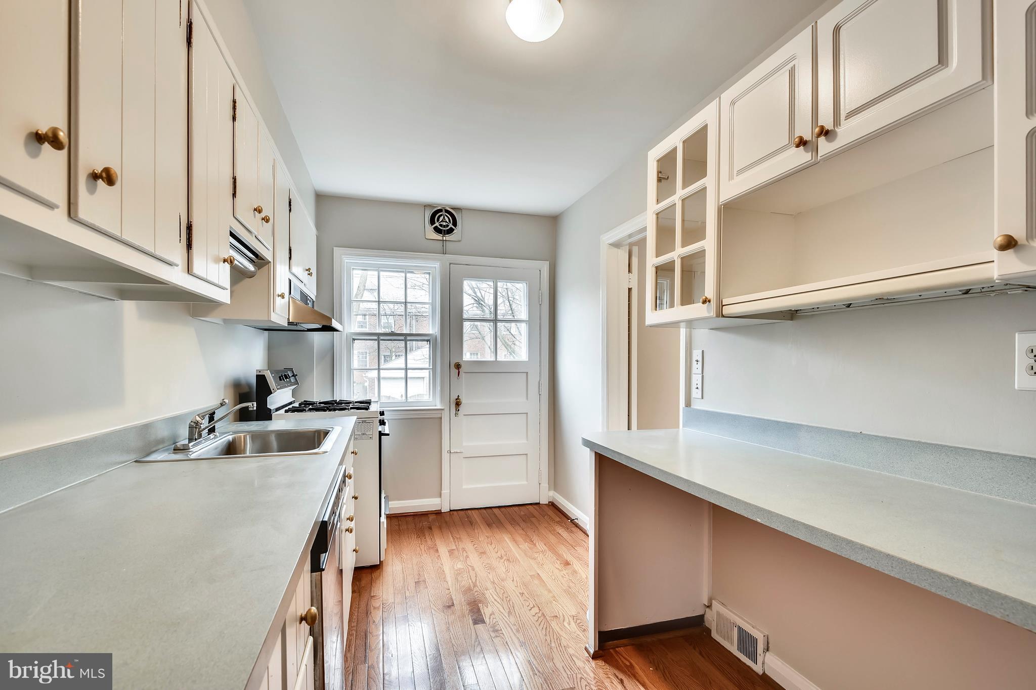 122 Hopkins Road Baltimore, MD 21212 - Photo 11 of 30 Kitchen