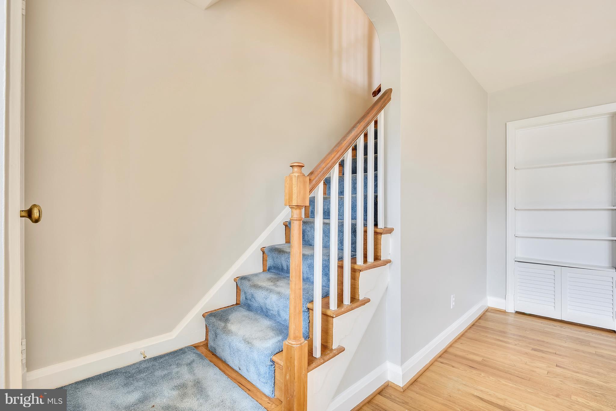 122 Hopkins Road Baltimore, MD 21212 - Photo 12 of 30 Stairs to Upper Level