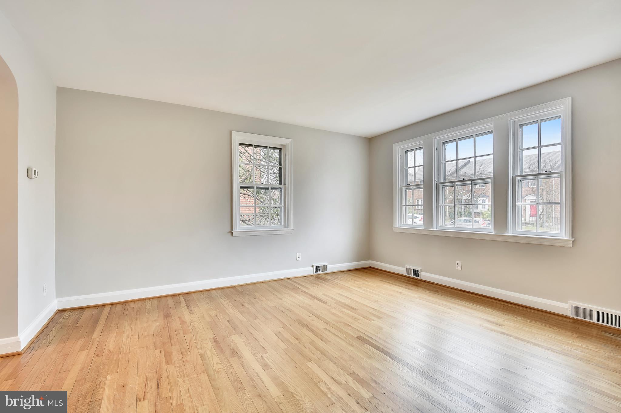 122 Hopkins Road Baltimore, MD 21212 - Photo 5 of 30 Living Room