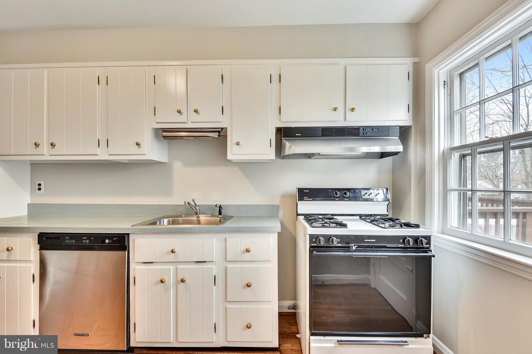 122 Hopkins Road Baltimore, MD 21212 - Photo 10 of 30 Kitchen