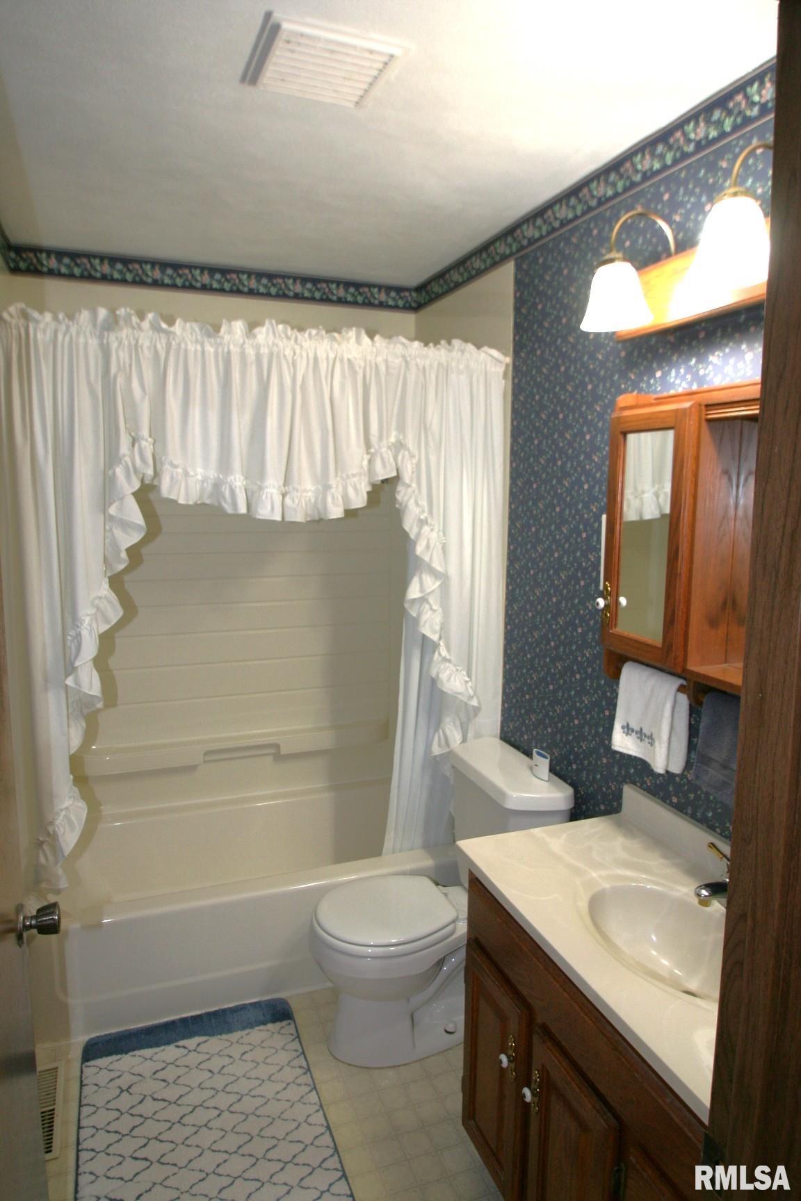 32 Roxbury Road Mackinaw, IL 61755 - Photo 8 of 30