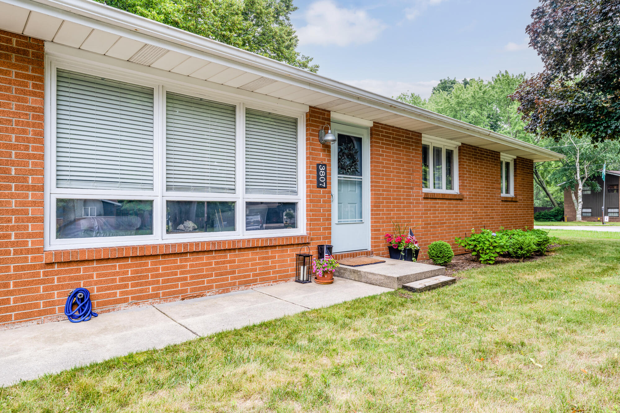3807 Blenheim Road St. Joseph, MI 49085 - Photo 3 of 26 Blenheim-103