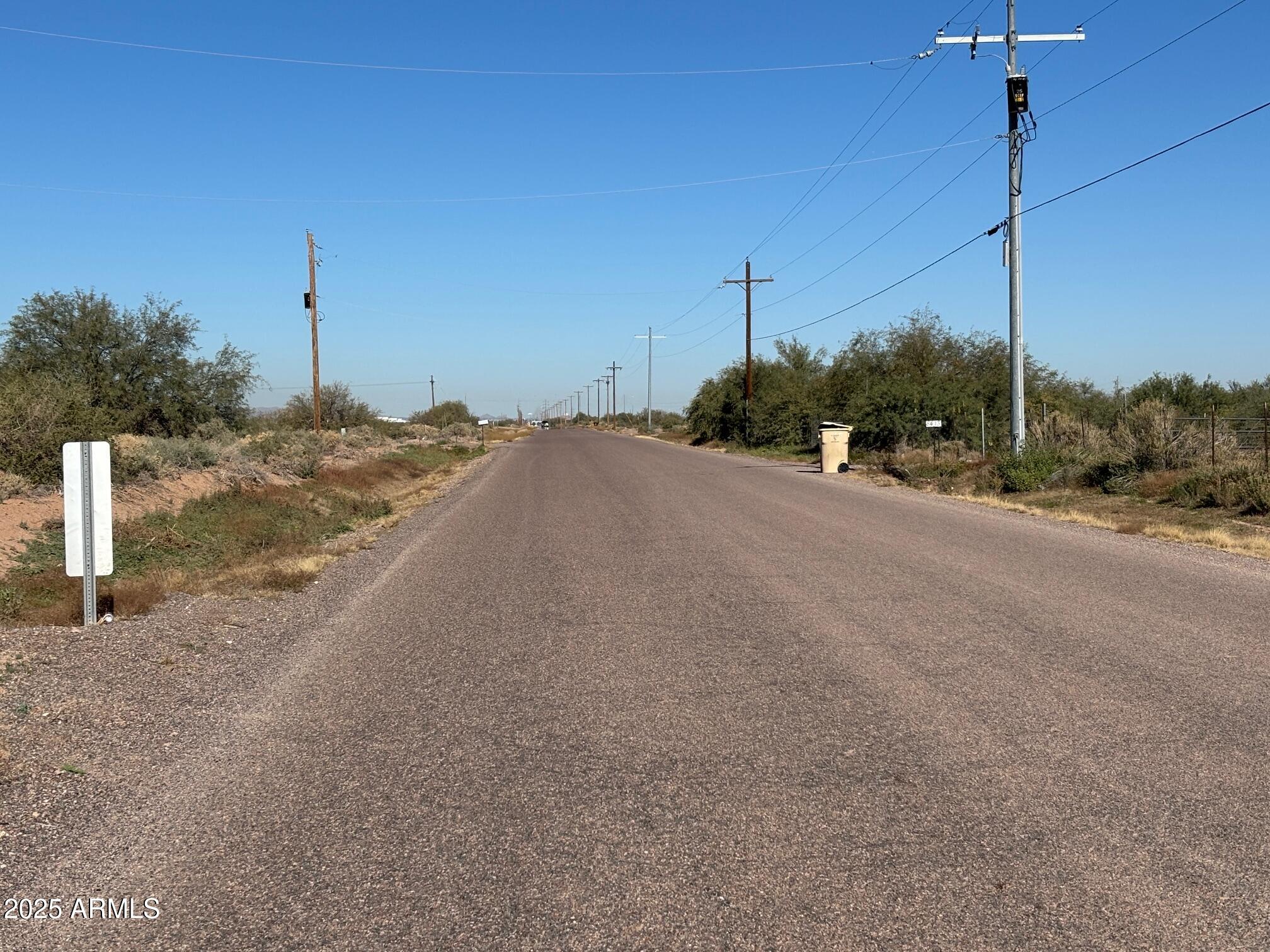 8540 South Thornton Road, Unit 9B Casa Grande, AZ 85193 - Photo 5 of 7 a very nice looking room with a road