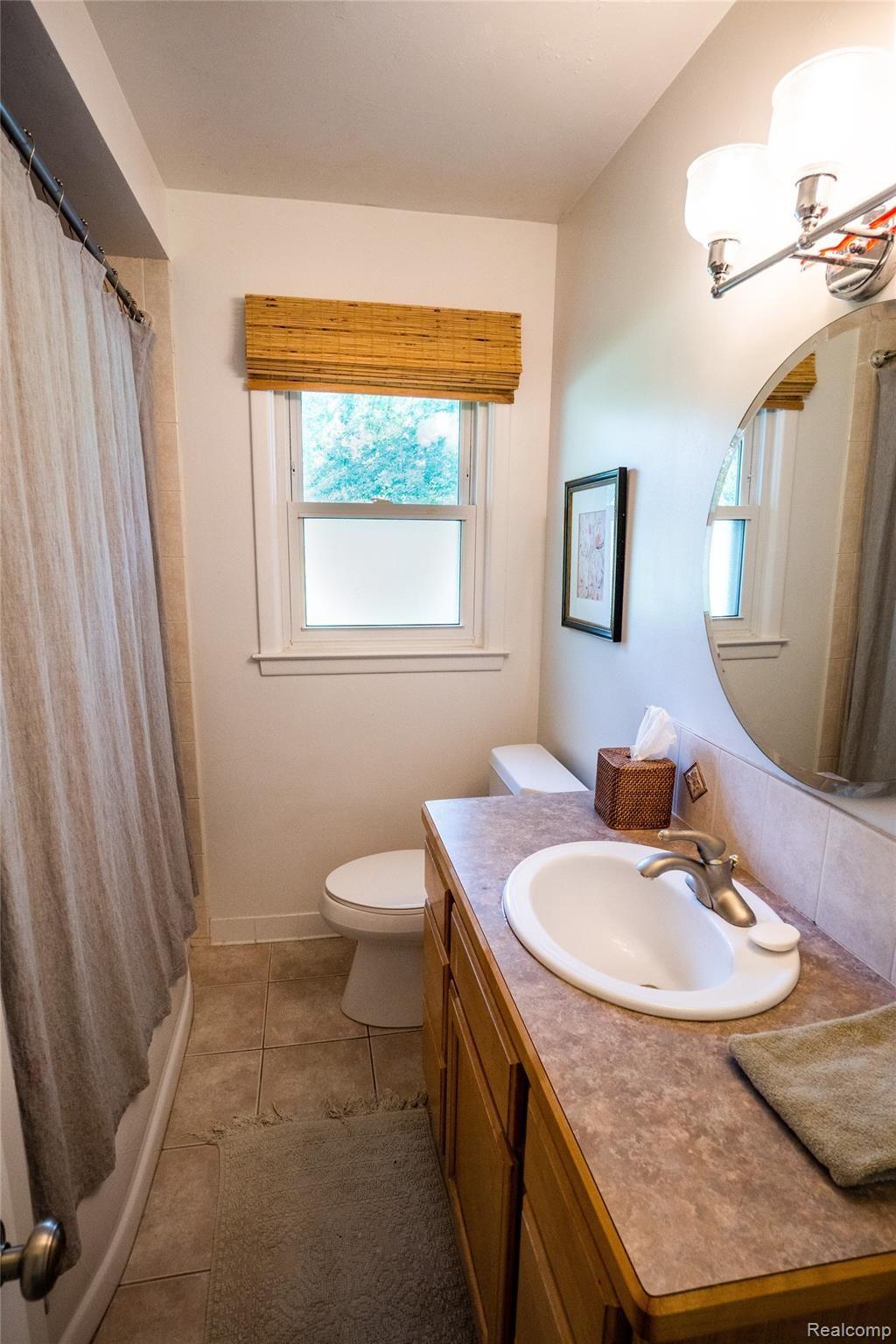 2923 Mohawk Lane Rochester, MI 48306 - Photo 8 of 12 Bathroom.
